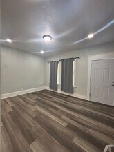 13721 Beachwood Ave in Cleveland, OH - Foto de edificio - Building Photo