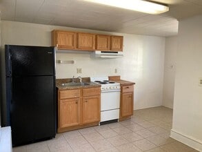 38 N Earl St in Shippensburg, PA - Building Photo - Building Photo