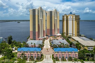 2743 First St in Ft. Myers, FL - Building Photo - Building Photo