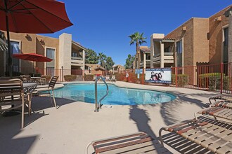 Lucera Apartments Homes in Mesa, AZ - Foto de edificio - Building Photo