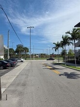 411 SE 3rd Ave in Hallandale Beach, FL - Foto de edificio - Building Photo