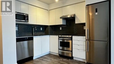 160 Flemington Rd in Toronto, ON - Building Photo - Building Photo