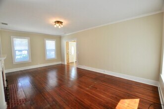 201 W Columbia St in Weatherford, TX - Building Photo - Building Photo