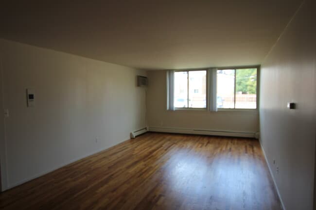 227 Twelve Mile Rd, Unit #12 in Royal Oak, MI - Building Photo - Building Photo