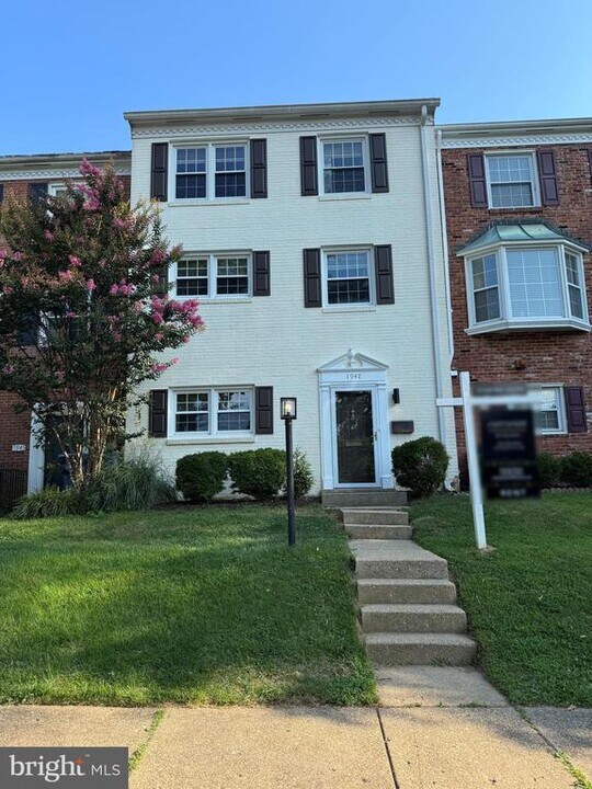 1947 Kirby Rd in McLean, VA - Building Photo