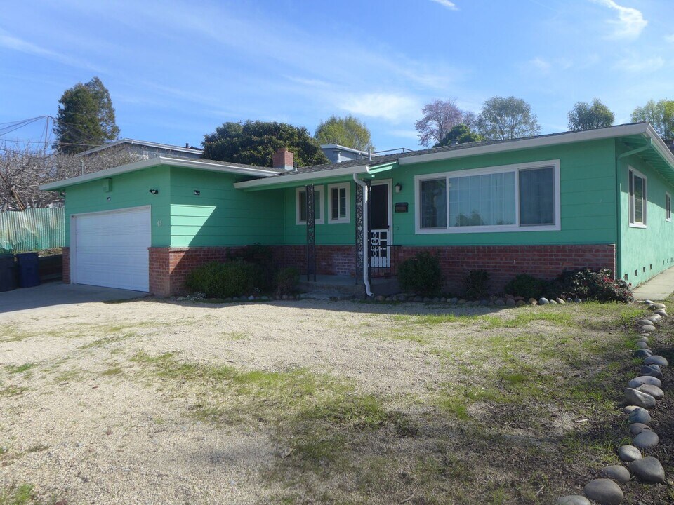 45 Crescent Dr in Watsonville, CA - Building Photo