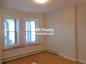 100 Willow St, Unit 100-01 in Cambridge, MA - Building Photo - Building Photo