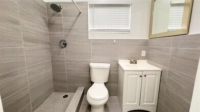 1176 NW 48th St in Miami, FL - Building Photo - Building Photo