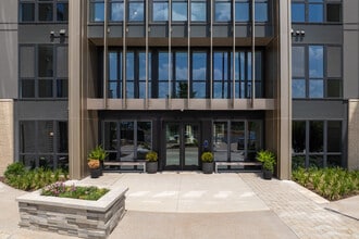 Vista At Councill Square in Huntsville, AL - Foto de edificio - Building Photo