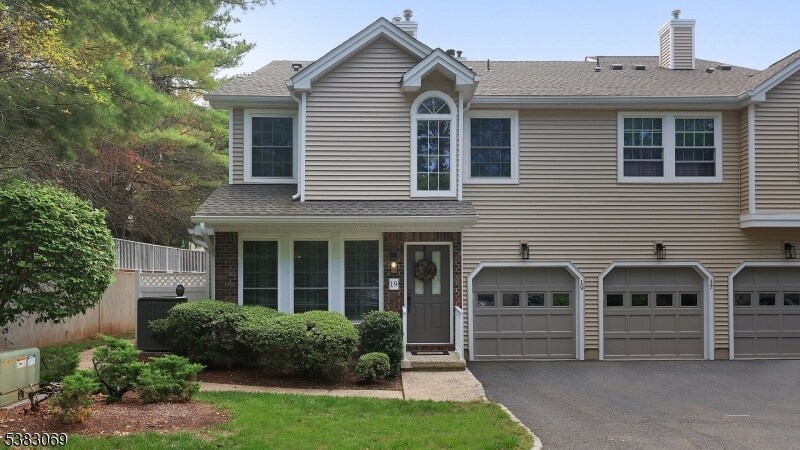 19 Quail Brook Ct in Bedminster, NJ - Foto de edificio