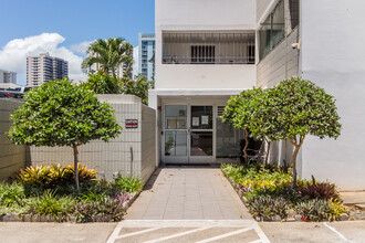 Royal Iolani in Honolulu, HI - Foto de edificio - Building Photo
