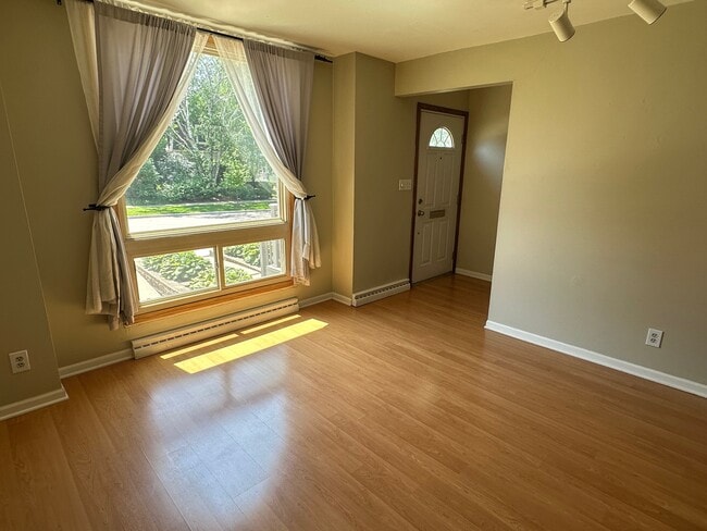 property at 2526 E Stratford Ct
