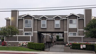 1300 S Mayflower Ave in Monrovia, CA - Building Photo