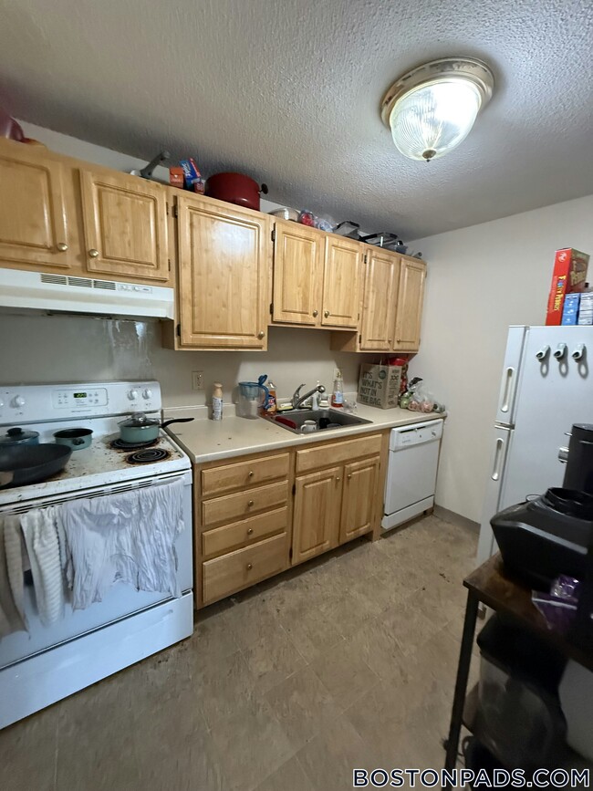 122 Dustin St, Unit 33 in Boston, MA - Foto de edificio - Building Photo