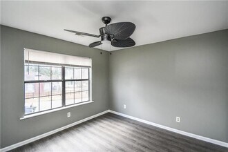 735 Oak Dr in Atlanta, GA - Building Photo - Building Photo