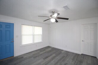 851 Barksdale St in Pensacola, FL - Building Photo - Building Photo
