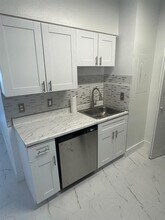 3221 Sabal Palm Manor in Hollywood, FL - Building Photo - Building Photo