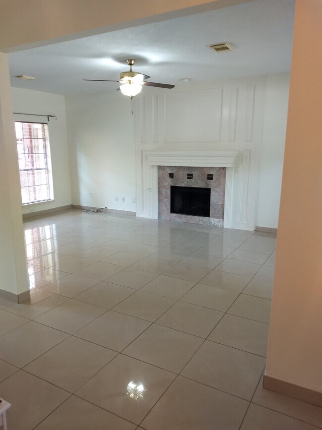 property at 7211 N Hearthstone Green Dr