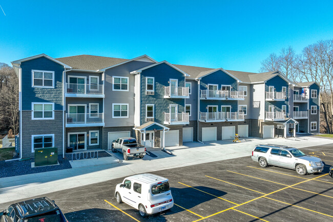 Creek View At Devils Glen in Bettendorf, IA - Building Photo - Building Photo