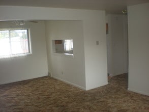 7146 Harding St, Unit 101 in Taylor, MI - Foto de edificio - Building Photo