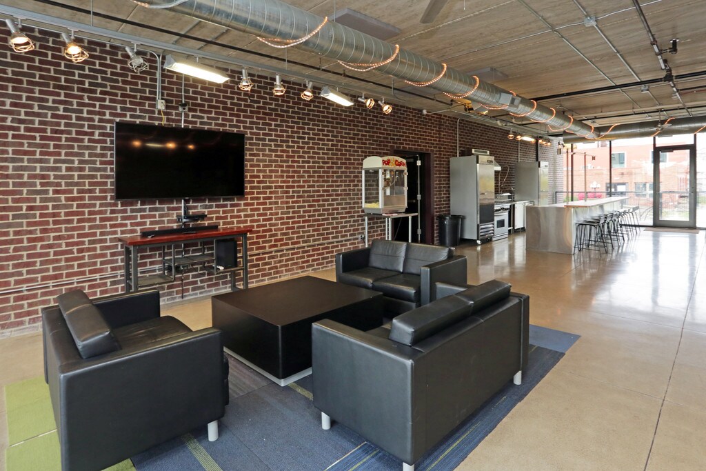 Ingersoll Square Lofts Apartments in Des Moines, IA