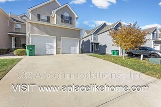 2216 SW Rambling Vine Rd in Lee's Summit, MO - Building Photo - Building Photo