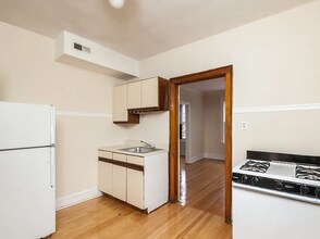 1450 W Byron St, Unit A01C in Chicago, IL - Building Photo - Building Photo