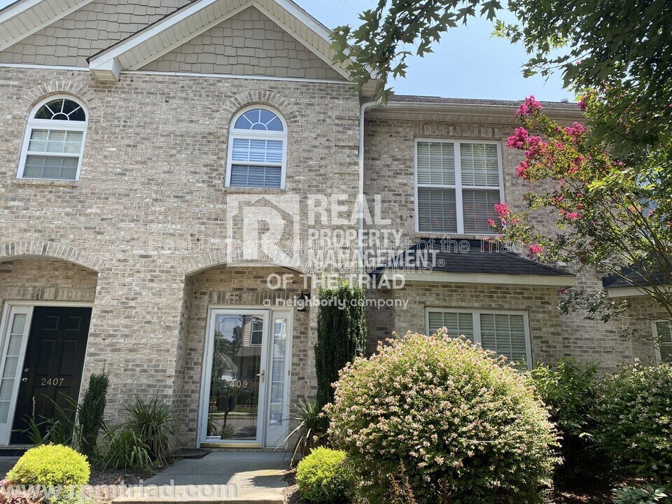 2409 Autumn Mist Dr in Winston-Salem, NC - Building Photo