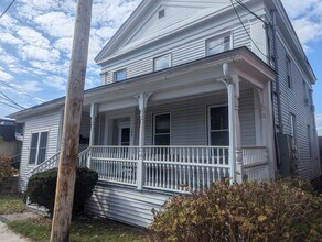 106 School St, Unit 5 in Bennington, VT - Building Photo - Building Photo