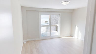 Britannia Beach in Ottawa, ON - Building Photo - Building Photo