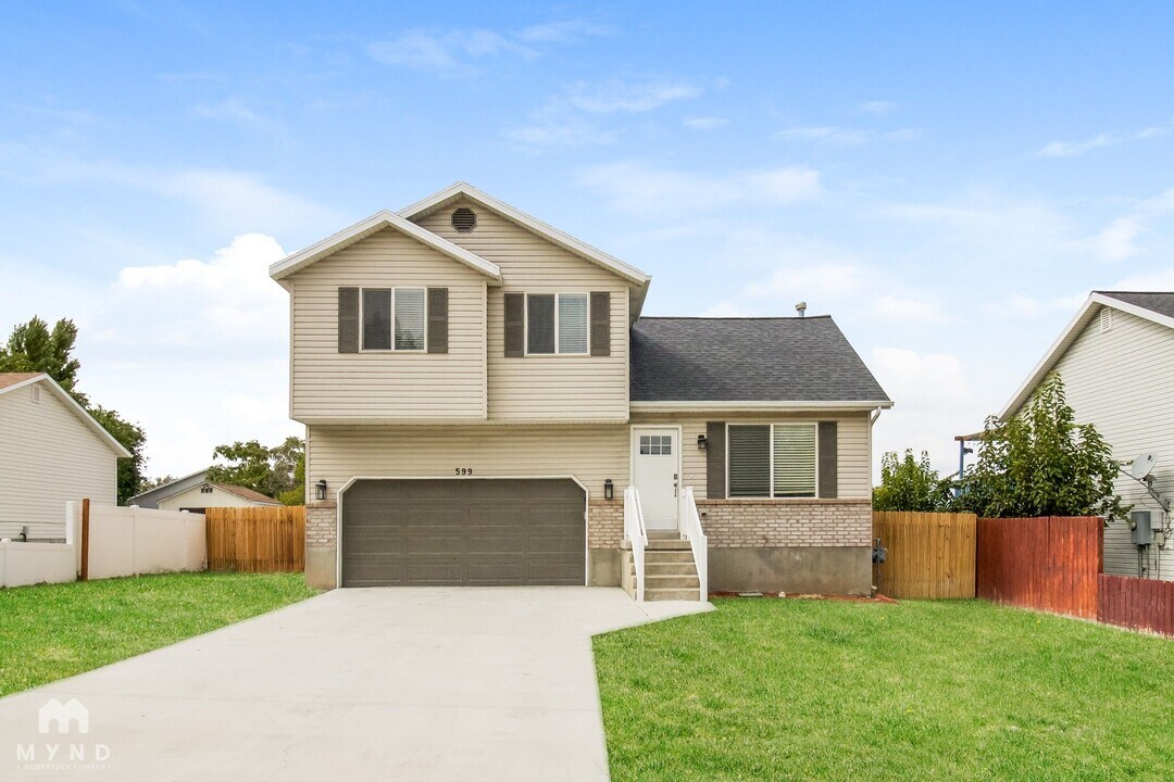 599 Janelle Cove Way in Tooele, UT - Building Photo