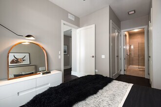 2050 N Clark St in Chicago, IL - Building Photo - Building Photo