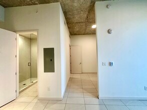 142 NW 31st St, Unit S2 in Miami, FL - Building Photo - Building Photo