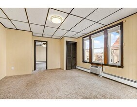 85 California St-Unit -4 in Fall River, MA - Foto de edificio - Building Photo
