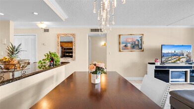 3725 NE 169th St in North Miami Beach, FL - Building Photo - Building Photo