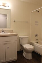 2027 SE Gerhard Dr in Hillsboro, OR - Building Photo - Building Photo