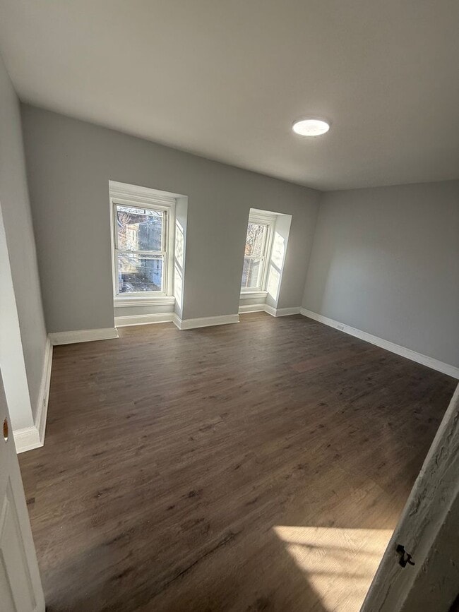 property at 106 N 6th St