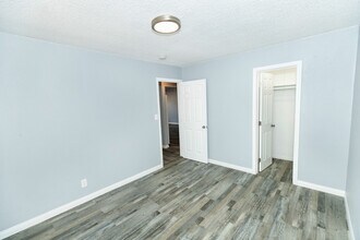 14010 Chadron Ave in Hawthorne, CA - Building Photo - Building Photo