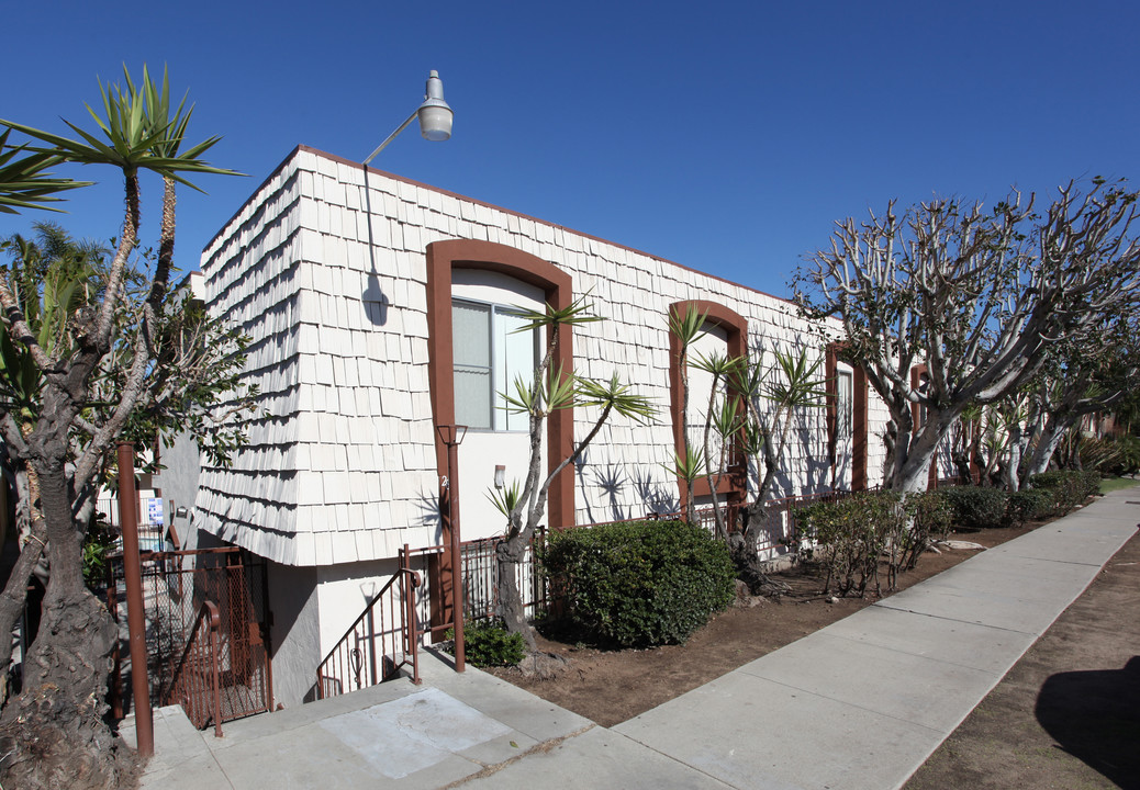 2860 B St in San Diego, CA - Building Photo