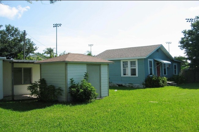 Cornell Apartments in Palm City, FL - Foto de edificio - Building Photo