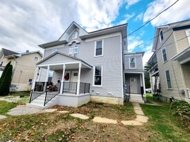 24 W Stewart St in Washington, NJ - Building Photo