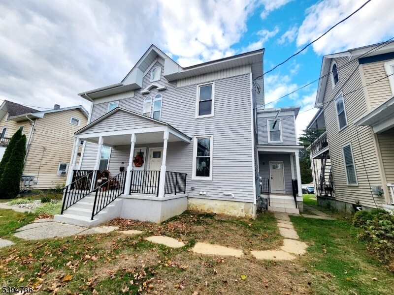 24 W Stewart St in Washington, NJ - Building Photo