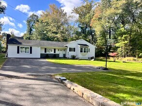 267 Thunder Hill Dr in Stamford, CT - Building Photo - Building Photo