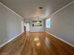 10471 Meadow Village St in Las Vegas, NV - Building Photo - Building Photo
