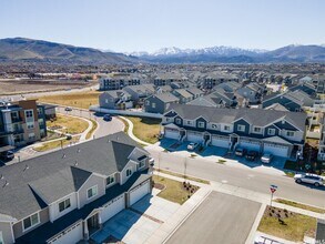 4933 W Pillar Dr in Riverton, UT - Building Photo - Building Photo