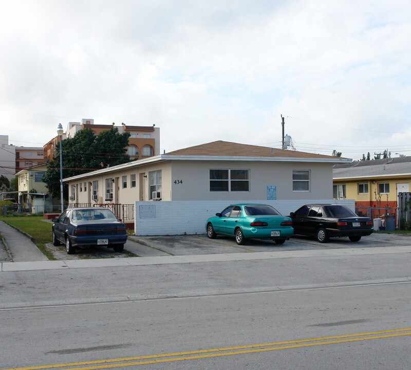 434-442 E 24th St in Hialeah, FL - Building Photo