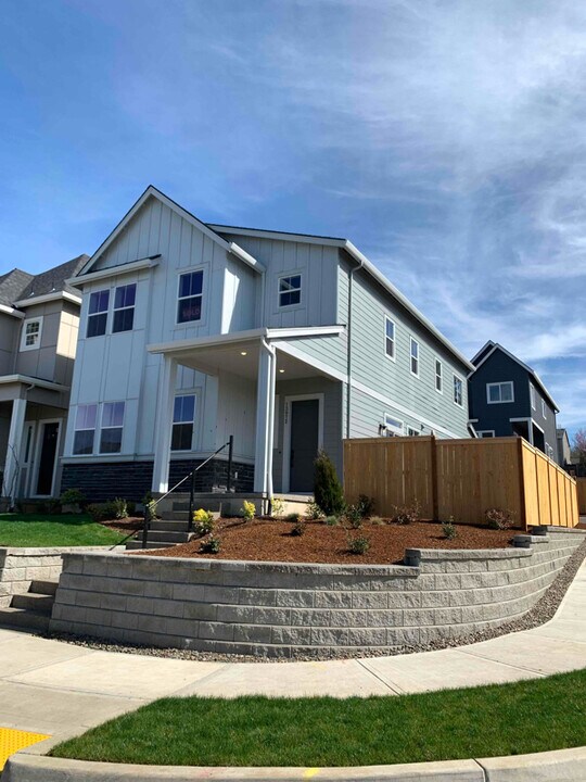 13972 SW 166th Ave in Tigard, OR - Building Photo