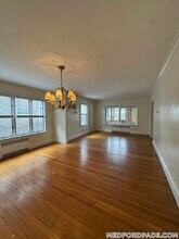 881 Fellsway in Medford, MA - Foto de edificio - Building Photo