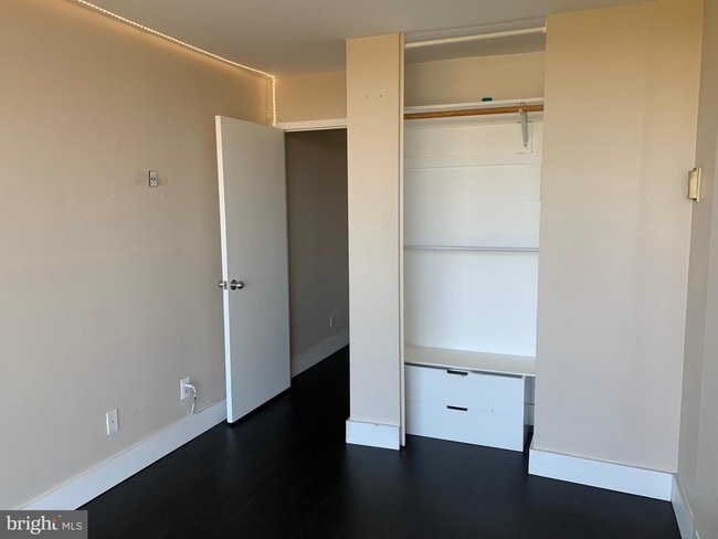 3333 University Blvd W-Unit -1211 in Kensington, MD - Building Photo - Building Photo