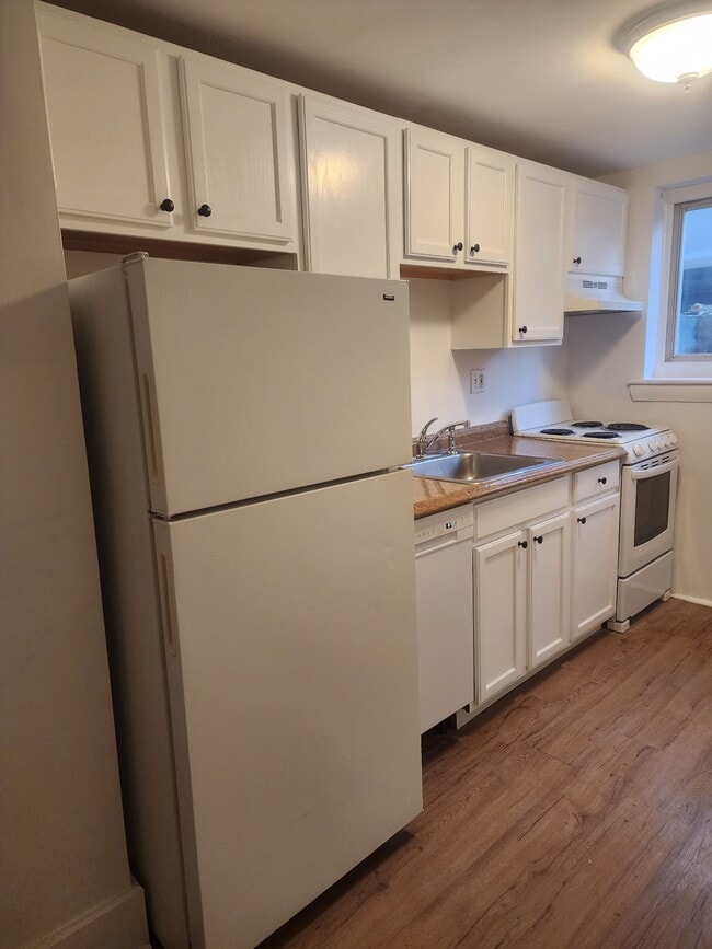 63 Selkirk Rd, Unit 2, Unit 2